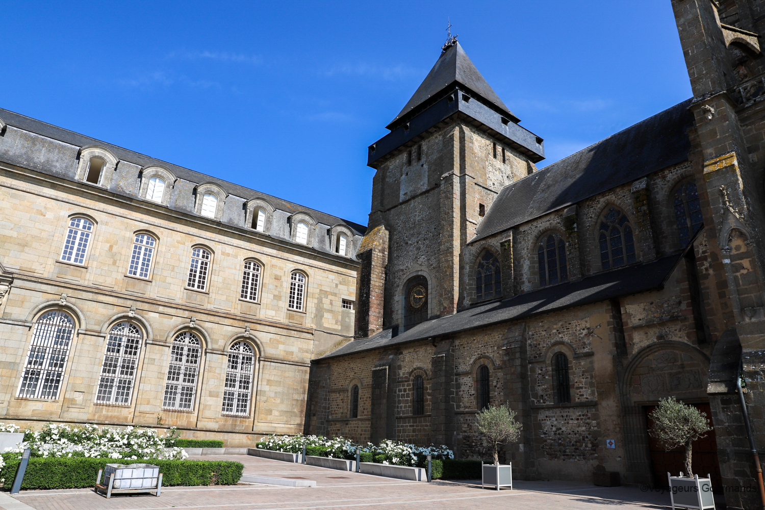 visiter sainte suzanne 28