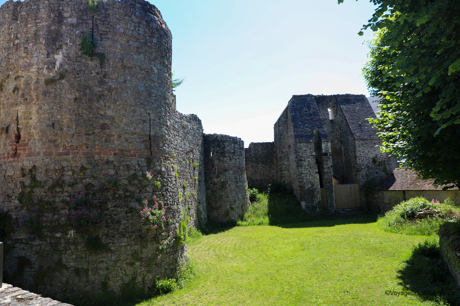 visiter sainte suzanne 33