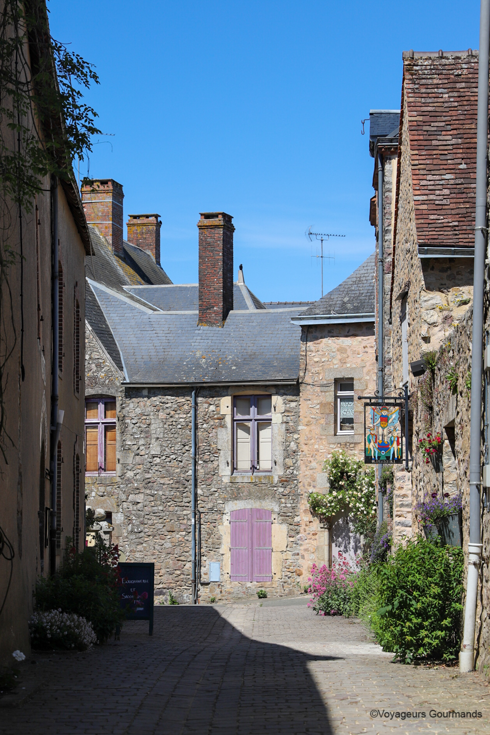 visiter sainte suzanne 49