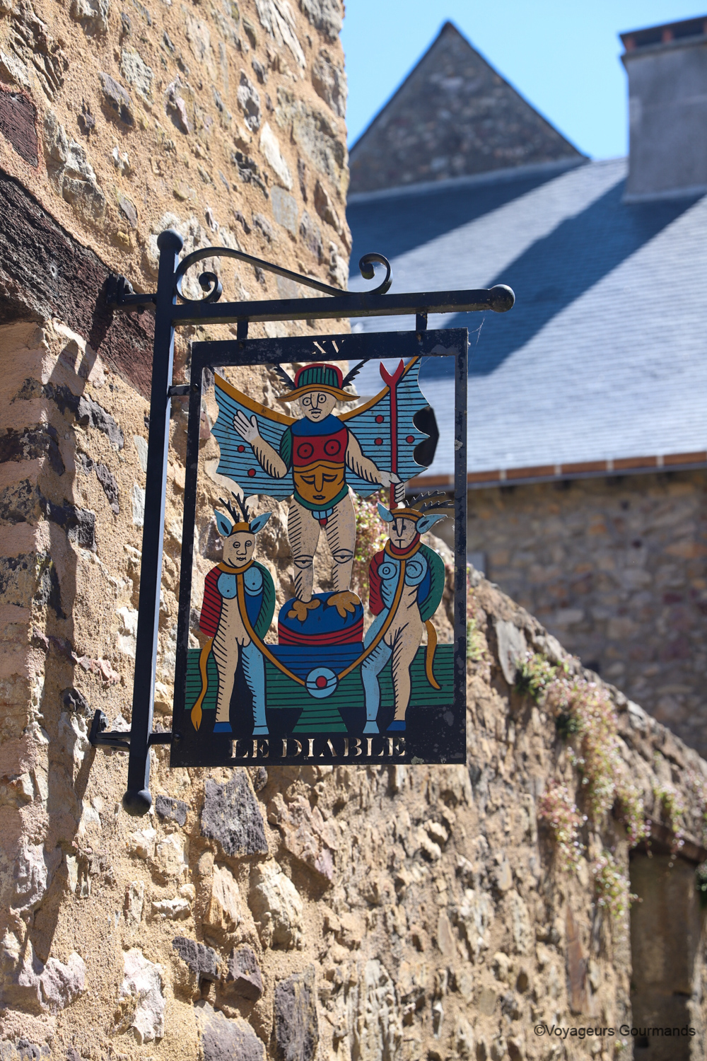 visiter sainte suzanne 50