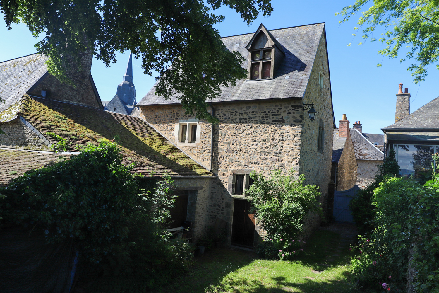 visiter sainte suzanne 53