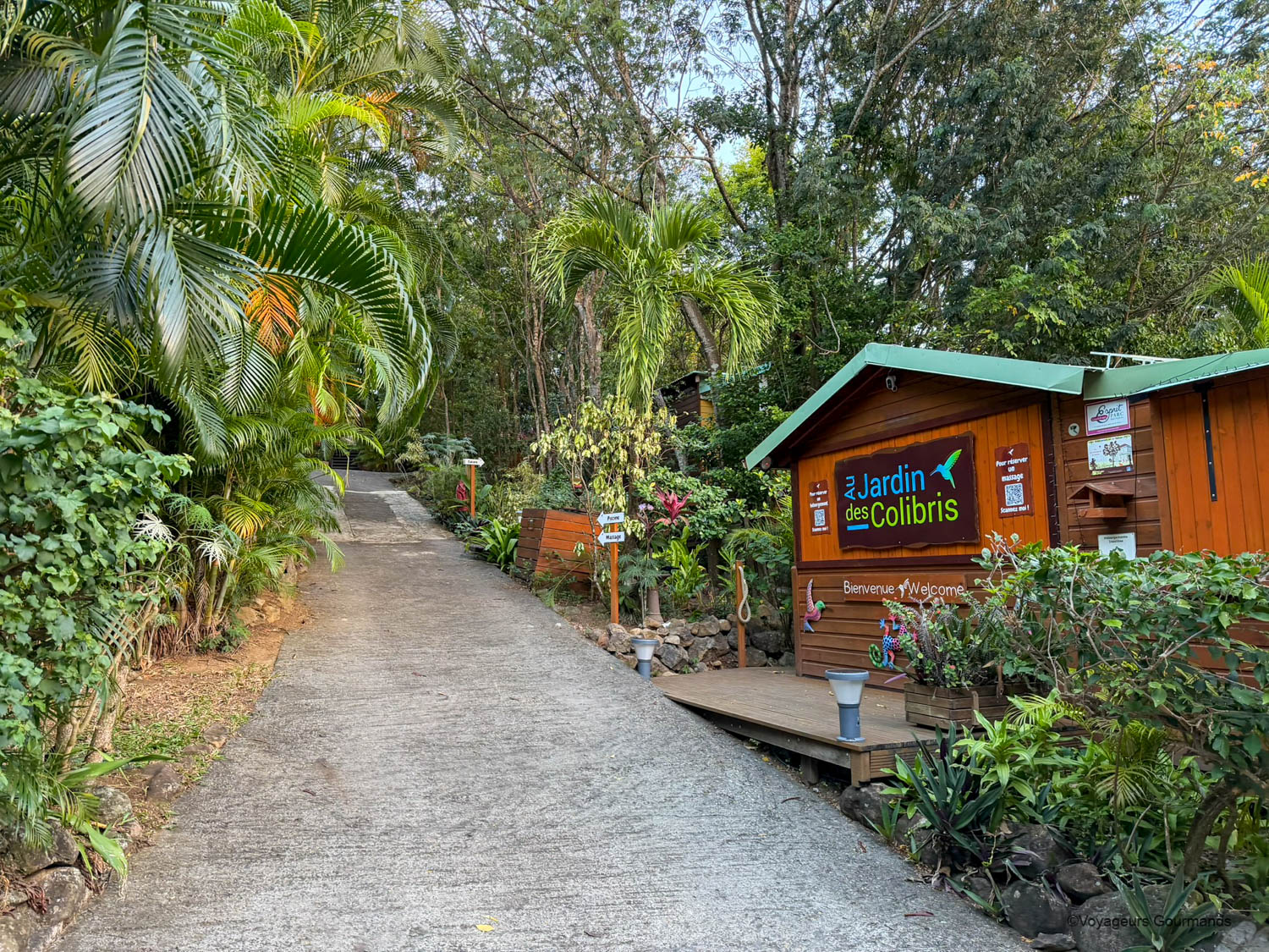 Entrée de l'écolodge Jardin des Colibris en Guadeloupe