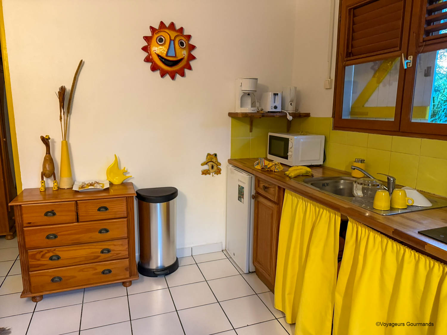 Cuisine équipée du gîte de charme au Jardin des Colibris