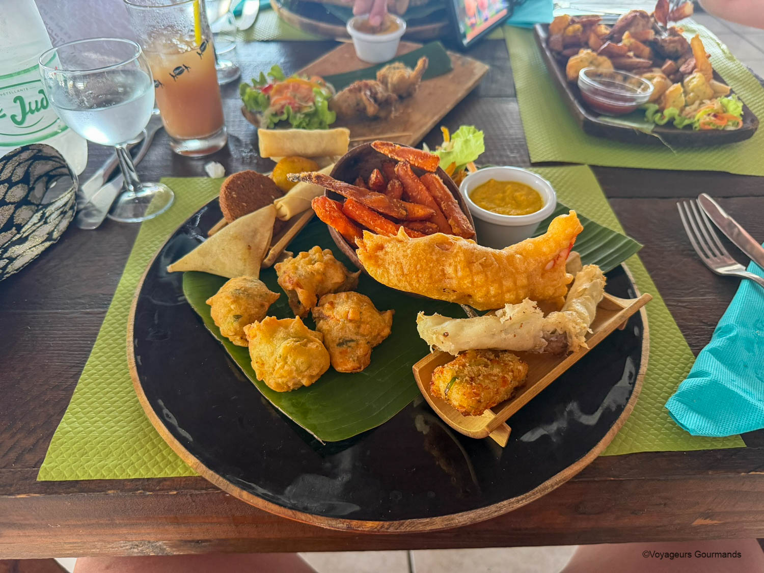 Plateau de poissons frits chez D'lo An Bouch à Morne-à-l'Eau
