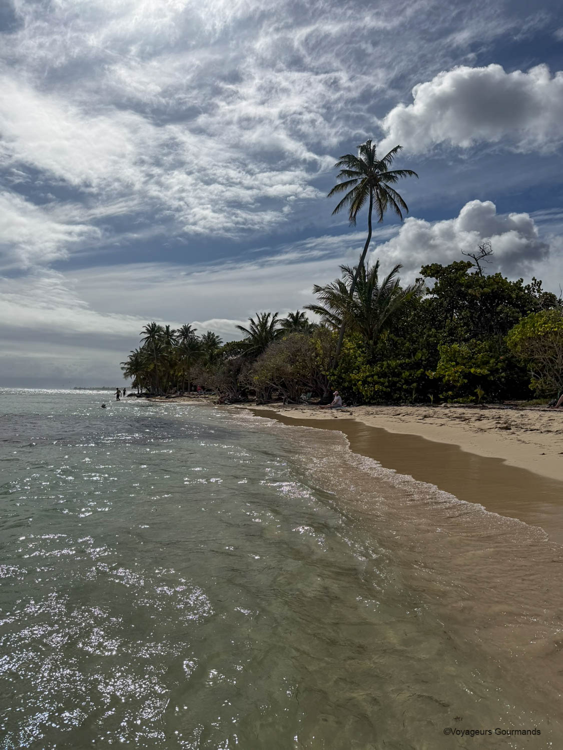 Lagon peu profond de la plage de Bois Jolan, Grande-Terre